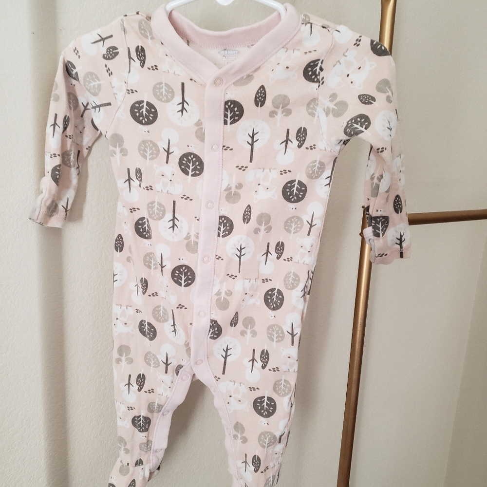 3/$20 Old Navy 3-6M Footed Sleeper